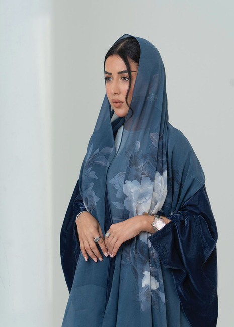 Midnight Bloom – Velvet Bisht Abaya